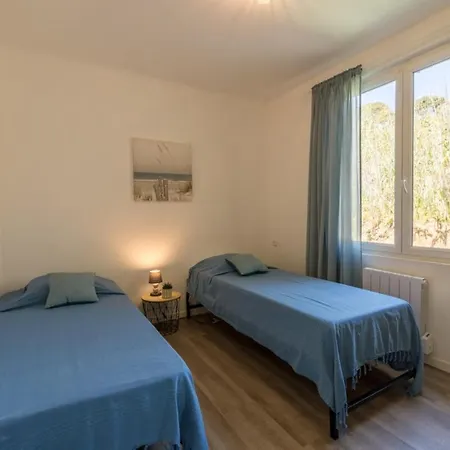 La Félyvonne, Familiale Confortable Avec Sa Grande Terrasse Ombragée Et Sa Vue Dégagée Vers La