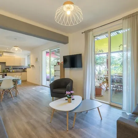 La Félyvonne, Familiale Confortable Avec Sa Grande Terrasse Ombragée Et Sa Vue Dégagée Vers La * Hyères