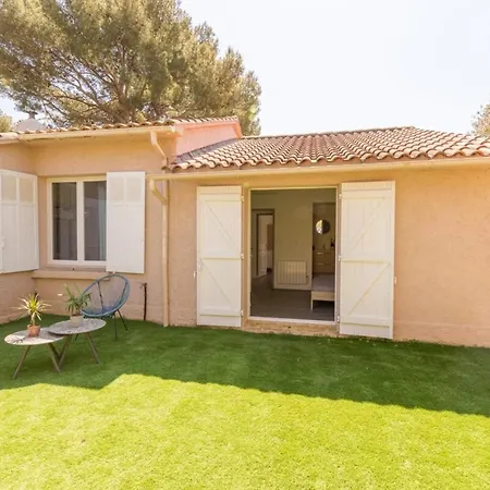 Villa La Felyvonne, Familiale Confortable Avec Sa Grande Terrasse Ombragee Et Sa Vue Degagee Vers La *