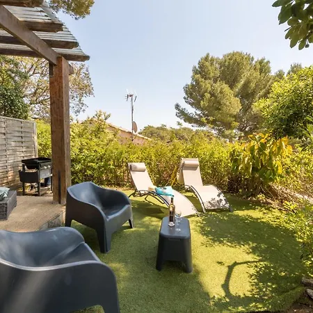 La Felyvonne, Familiale Confortable Avec Sa Grande Terrasse Ombragee Et Sa Vue Degagee Vers La *