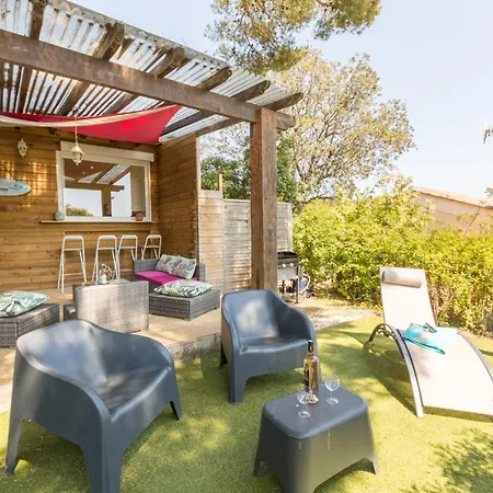 La Felyvonne, Familiale Confortable Avec Sa Grande Terrasse Ombragee Et Sa Vue Degagee Vers La Villa