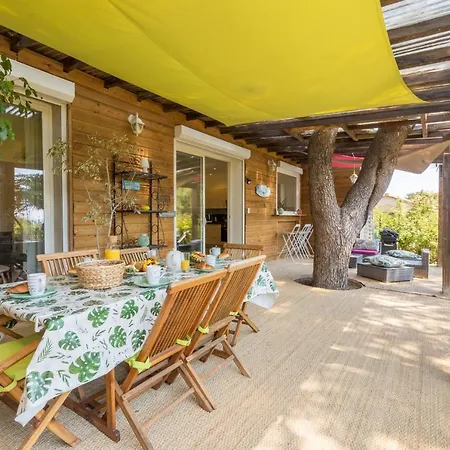 La Félyvonne, Familiale Confortable Avec Sa Grande Terrasse Ombragée Et Sa Vue Dégagée Vers La Villa