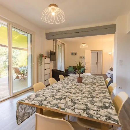 La Félyvonne, Familiale Confortable Avec Sa Grande Terrasse Ombragée Et Sa Vue Dégagée Vers La * Hyères