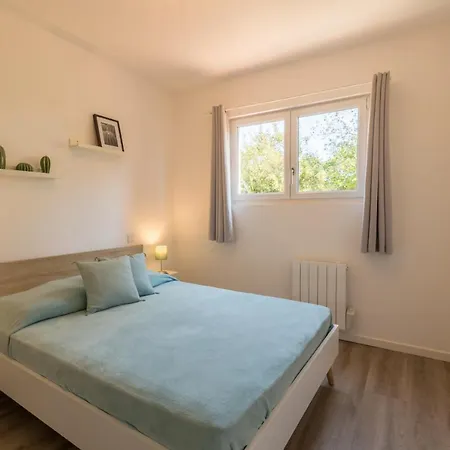 Villa La Félyvonne, Familiale Confortable Avec Sa Grande Terrasse Ombragée Et Sa Vue Dégagée Vers La Hyères