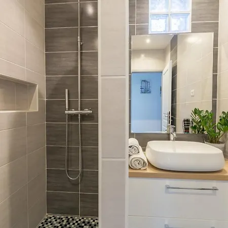 La Félyvonne, Familiale Confortable Avec Sa Grande Terrasse Ombragée Et Sa Vue Dégagée Vers La Hyères